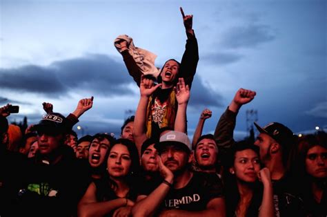  Hola Bogotá! - Shakira's Explosive Concert Rocks Colombia's Capital